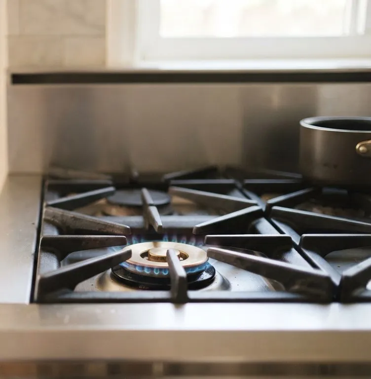 Pro-style gas rangetop with one burner lit
